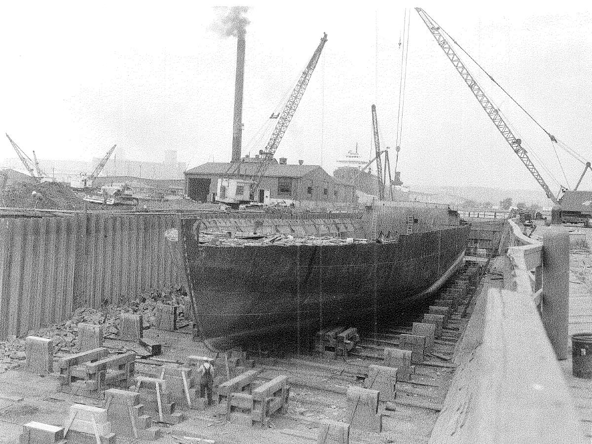 1910, fabrication in dry dock
